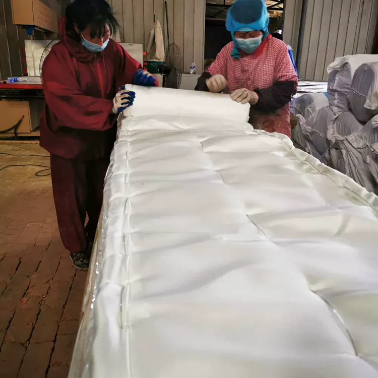 厂家直销硅酸铝全包玻璃丝布手工缝制保温被普通线缝制
