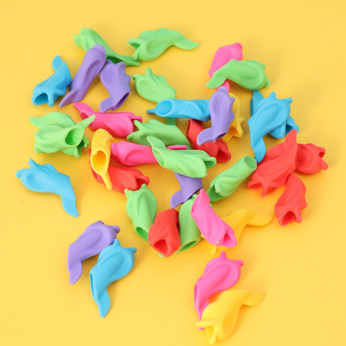 Wholesale small fish pen holder for primary school students to practice calligraphy and writing correction device for kindergarten silicone pencil set for children's stationery