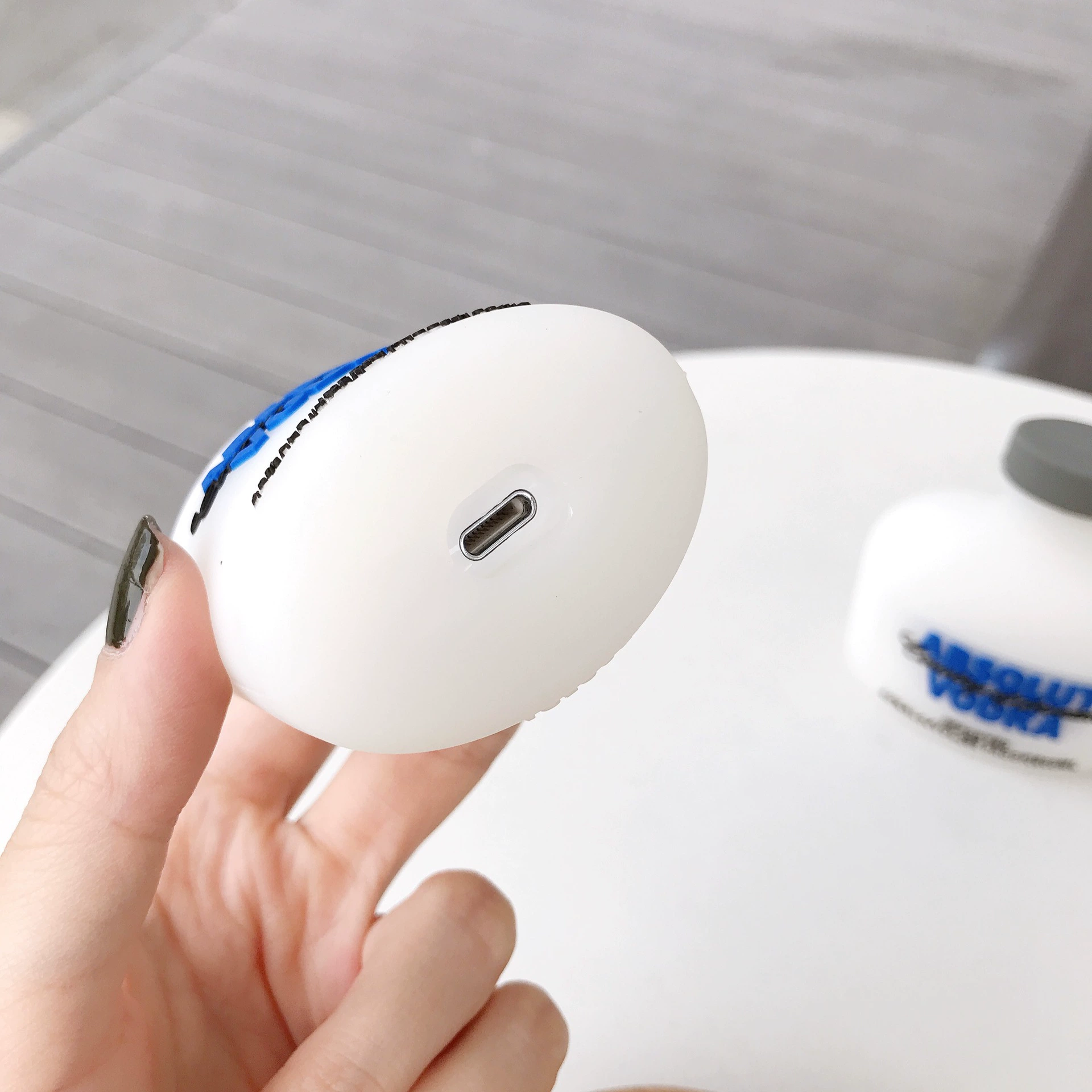 Защитный чехол Apple для AirPods 1/2/3/Pro/Pro2/4, креативный принт «vodka» с карабином