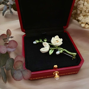 Wholesale Vintage Artistic Enamel Baroque Freshwater Pearl Brooch Camellia Brooch Pin for Women