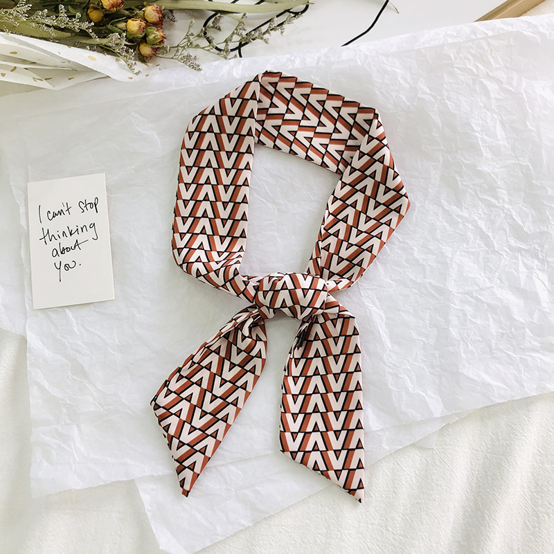 Primavera y otoño coreano bufandas de seda estrechas de decoración de banda larga impresión de seda simulada bufandas de ángulo agudo al por mayor en stock