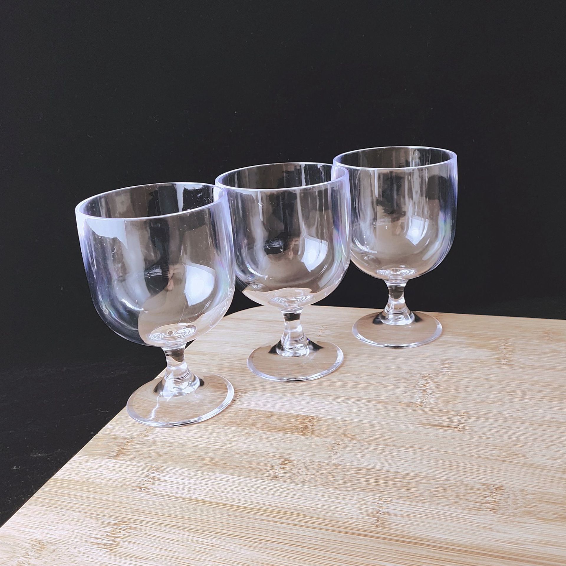 Directo de fábrica Brandi Copa de vino de plástico blanco copa de vino whisky copa de vino de patas cortas copa de vino