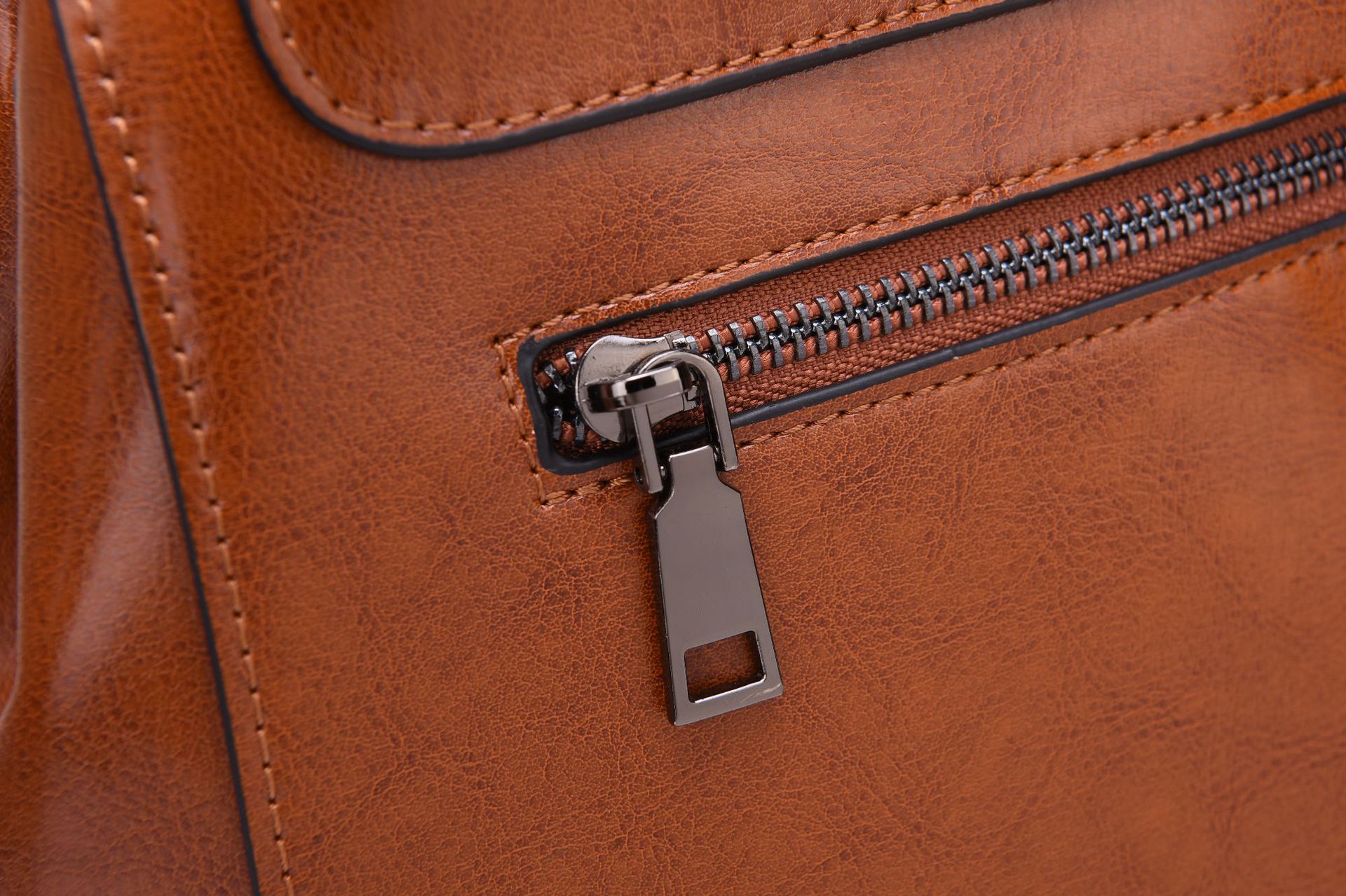 Women's Backpack, High-quality Genuine Leather Large Capacity Multi Interval Student Backpack, Can Be Slung Over One Shoulder._voghion.com