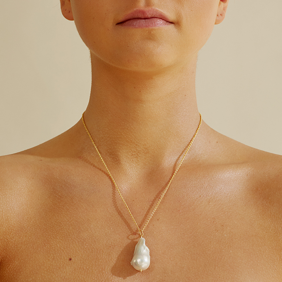 Europa y América moda cola de pez agua dulce en forma Perla Barroca colgante minimalista personalidad temperamento collar