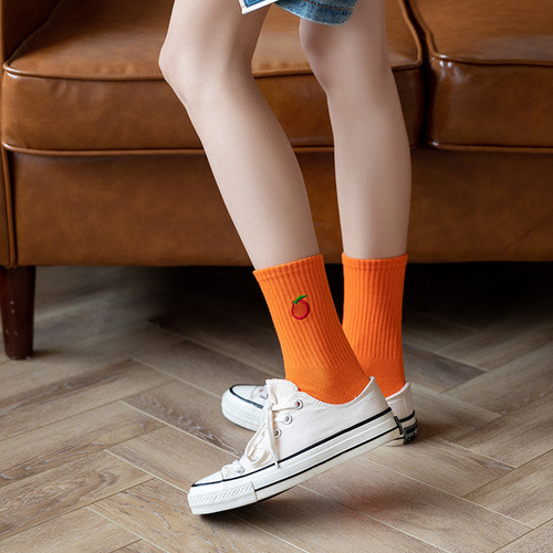 Korean Instagram trendy orange and black women's mid-calf socks with letters, streetwear skateboard style, high-waisted
