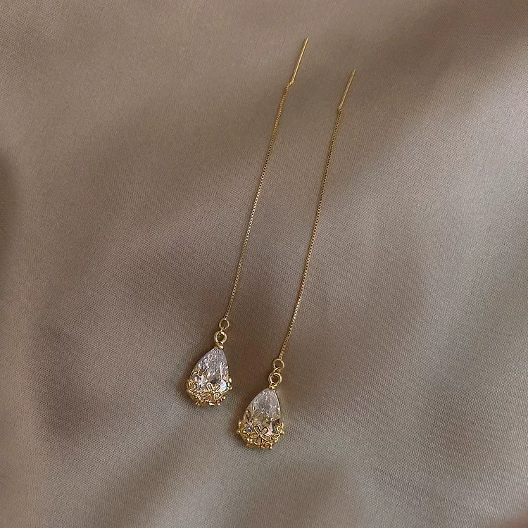 Серебряные серьги 925 пробы со вставками цирконов,drop-форма, французский стиль, яркий запоминающийся стиль