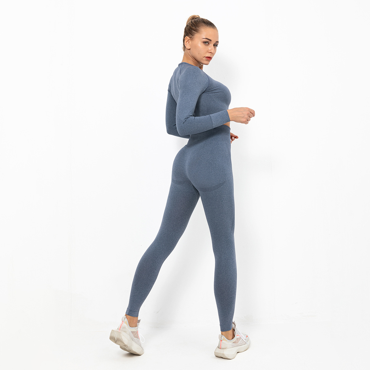 Procesamiento personalizado sin pellizco set de ropa de mujer media luna apertada elástica manga larga correr fitness set de mujer