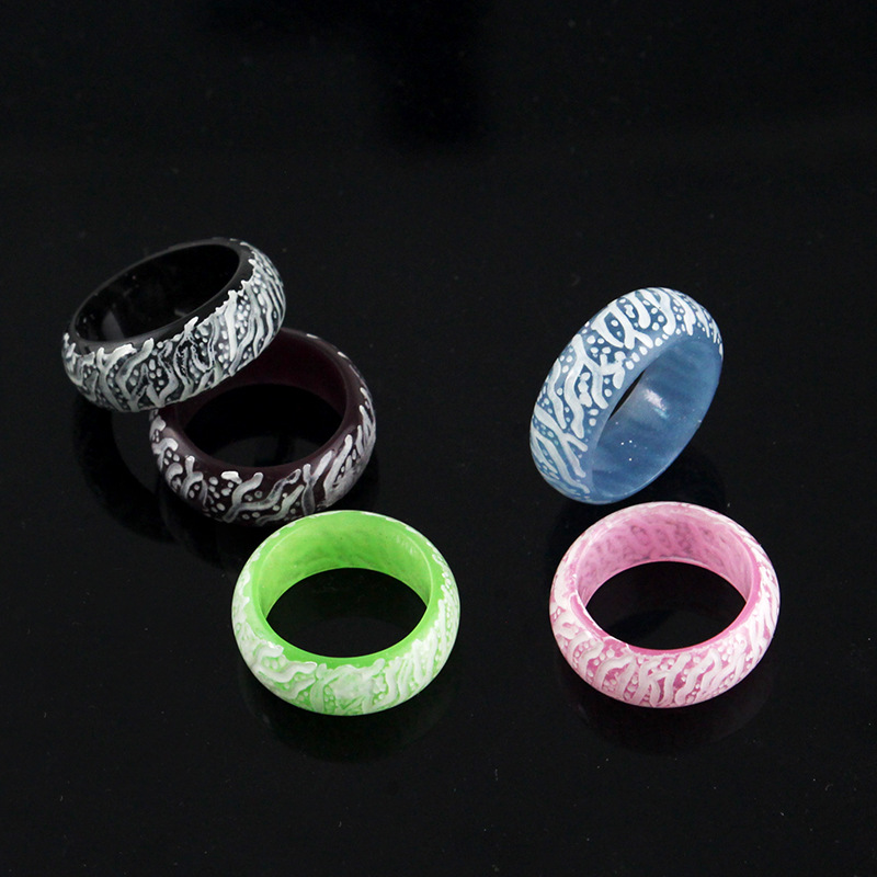 Fashionable, versatile, cool and luminous patterned ring
