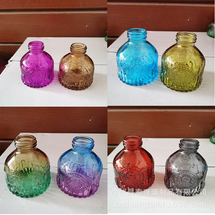 Botella de cristal en relieve regadera ducha jardinería vidrio pequeña botella de spray europeo tallado olla fábrica al por mayor