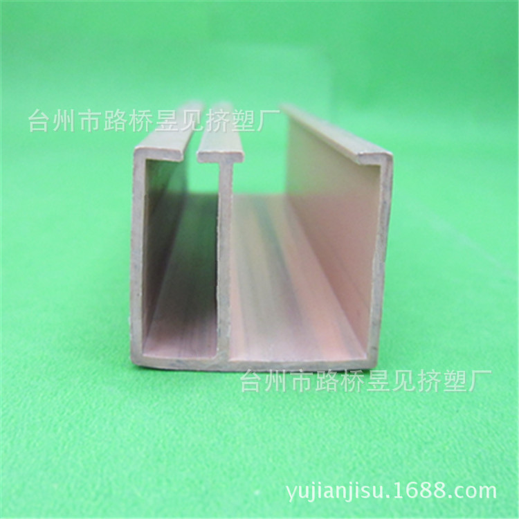 Productos de extrusión de plástico Ranura de tira de plástico de PVC Tira de extrusión de perfil de PVC Procesamiento de extrusión de ranura de plástico