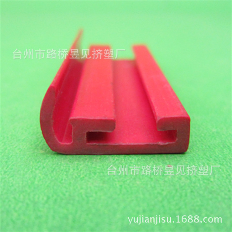 Perfiles de plástico, perfiles de plástico PVC, perfiles de plástico para protección de bordes y esquinas, procesamiento por extrusión, productos plásticos.