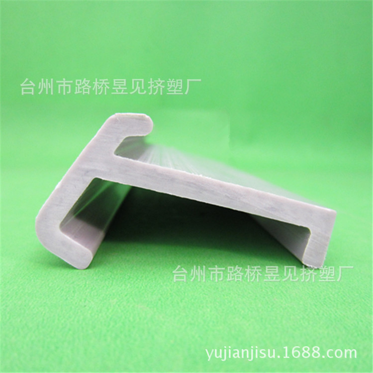 Productos de extrusión de plástico Tira de plástico de PVC Perfil de extrusión de ranura de tarjeta de plástico Procesamiento de extrusión de perfil de PVC