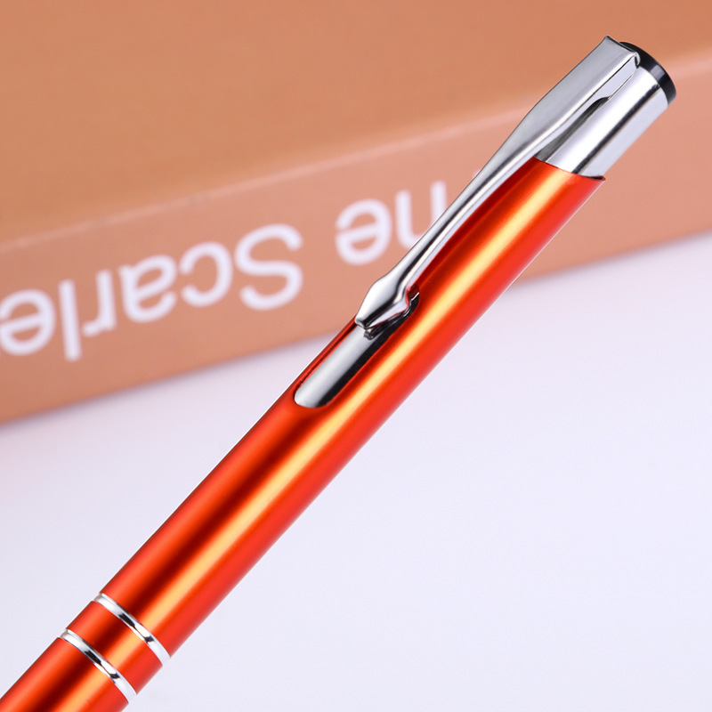 En stock al por mayor de alta gama bolígrafo Hotel publicidad pluma Impresión logotipo metal pluma alúmina prensa pluma letras