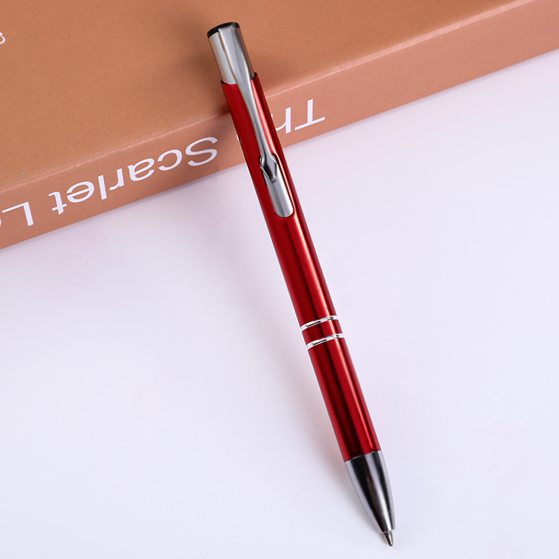 En stock al por mayor de alta gama bolígrafo Hotel publicidad pluma Impresión logotipo metal pluma alúmina prensa pluma letras