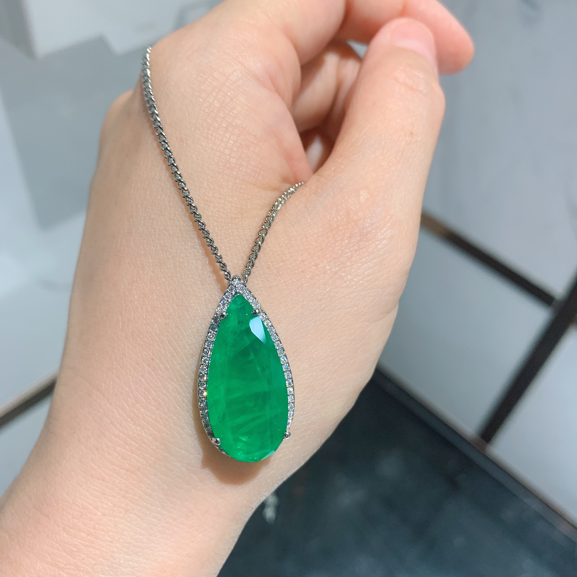 Zhuang Sheng joyería collar pendientes mujer simulación Esmeralda colgante Esmeralda traje Regalo de Cumpleaños las mujeres al por mayor