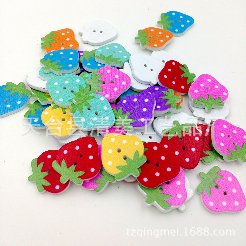 Botón en forma de fresa hebilla de madera de color accesorios de ropa para niños hebilla de dibujos animados material de bricolaje 50 paquetes