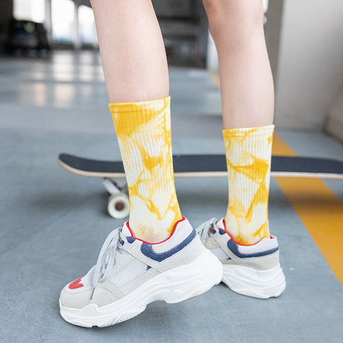 Tie-dye socks for women street European and American skateboarding couples Japanese personalized mid-length sports socks long tube trendy men wholesale