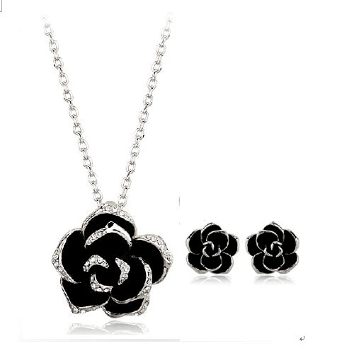 Каменная инlay? каменная инlay in Russian is каменная инlay? We should translate properly: "Stone inlay, black mountain tea, necklace and earrings, set"