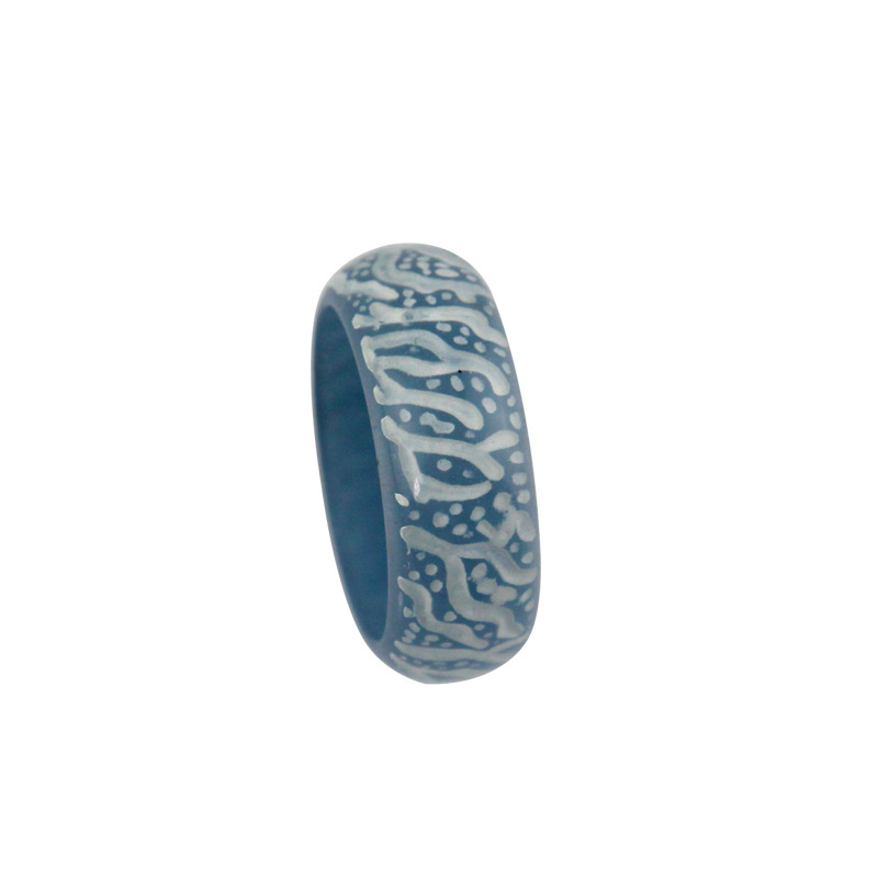 Fashionable, versatile, cool and luminous patterned ring
