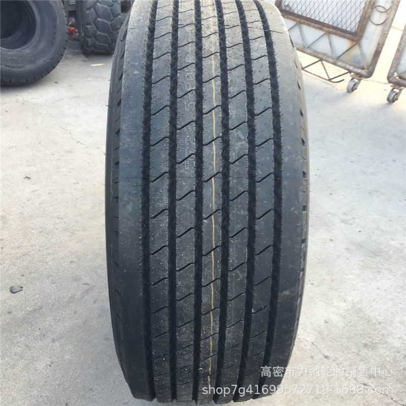 卡车轮胎425/65R22.5钢丝胎顺花纹重载防扎厂家直供425/65r22.5
