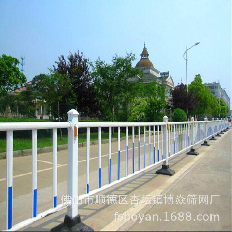 锌钢市政护栏工程安全隔离栏城市交通京式防护栏道路分流防护围栏