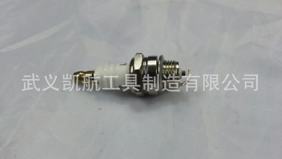 【厂价直销】割草机 油锯 汽油机等园林工具及配件 火花塞 批发