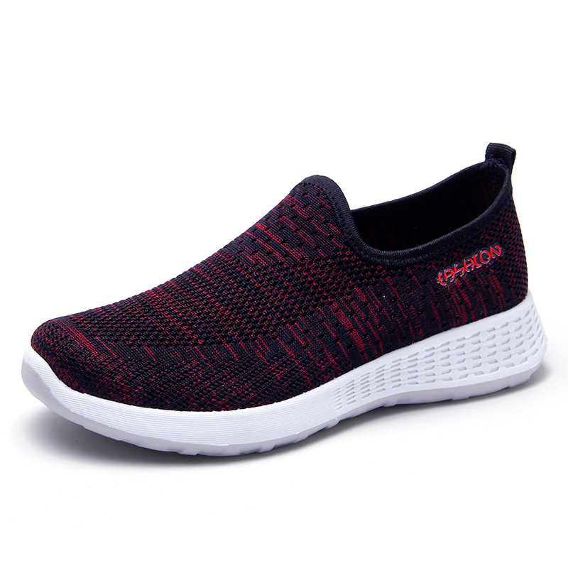 Viejo Beijing zapatos de tela de verano de las mujeres transpirable ligero slip-on mamá zapatos antideslizantes planos deportivos zapatos casuales zapatos de mujer