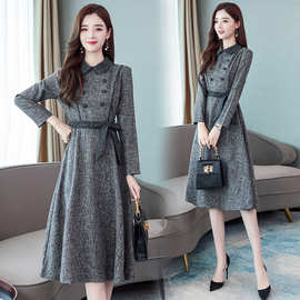 实拍很仙的修身显瘦连衣裙女2026秋季气质时髦小香风过膝长裙