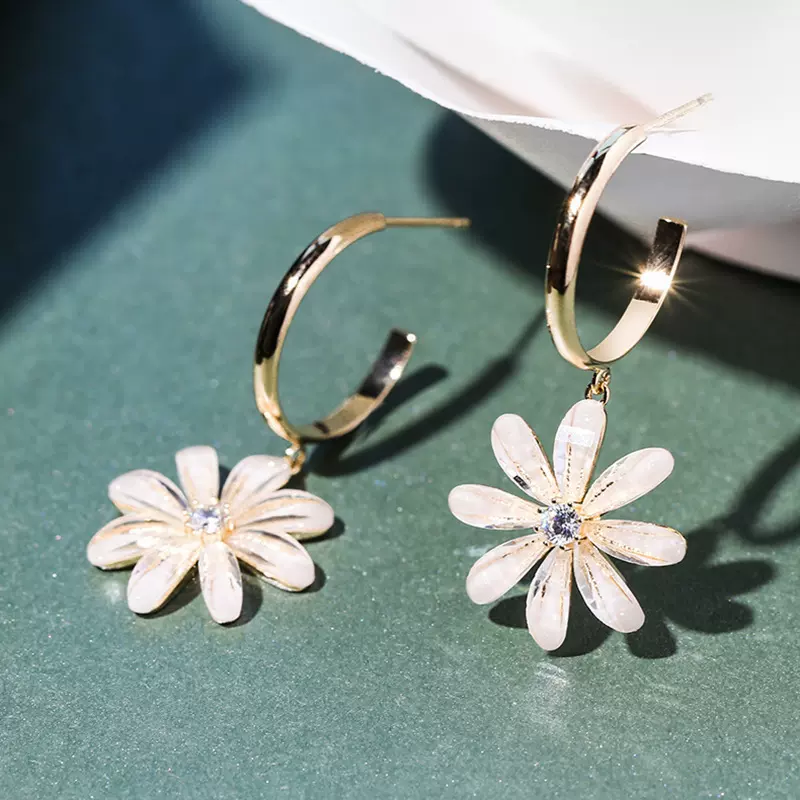 925银针甜美个性小雏菊耳圈韩版气质超仙水晶耳环女网红潮流耳坠