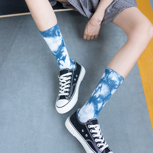 Tie-dye socks for women street European and American skateboarding couples Japanese personalized mid-length sports socks long tube trendy men wholesale