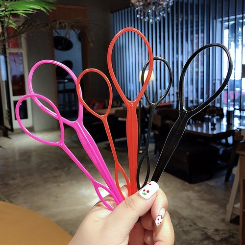 Japanese and Korean 4-piece set of hair twisters, hairdressing tools, hair pins, comb set, ball head, flower buds, hair accessories
