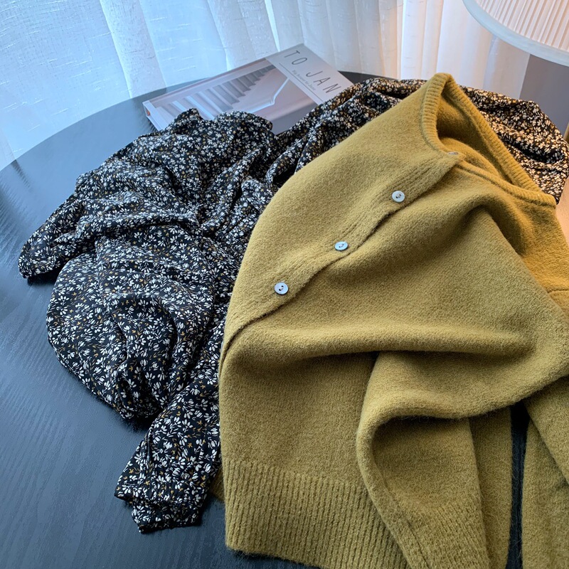 Multi-Color/Shell Button 2025 Spring Thickened Knit Cardigan for Women, Short Round Neck Sweater Jacket