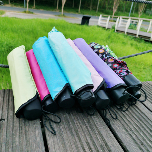 Umbrellas bloom when exposed to water, gift umbrellas, vinyl anti-UV parasols, sun umbrellas, tri-fold umbrellas, umbrellas