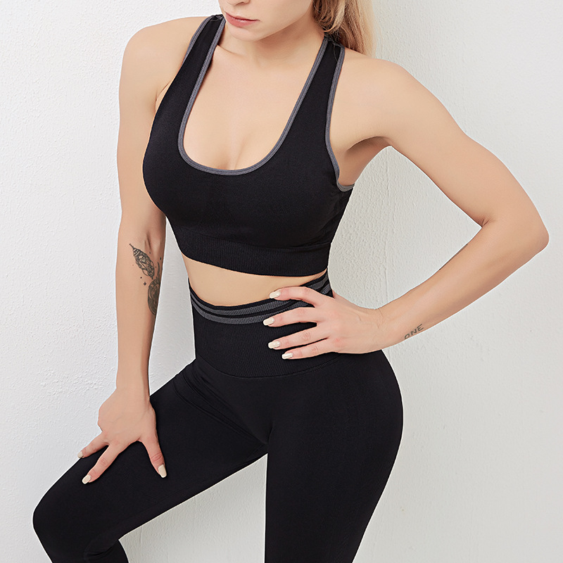 Conjunto de yoga y fitness sin costuras, cuidadosamente seleccionado, para mujer, con sujetador deportivo para correr y pantalones de yoga ajustados que realzan la cadera.