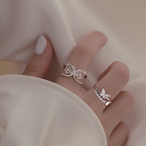 Diamond-studded butterfly open-mouth ring for influencers and fashion enthusiasts, reflecting a stylish, individualistic, minimalist spirit suitable for students. It embodies a cool and aloof vibe, making it a trendy ring for women wearing on the index finger.
