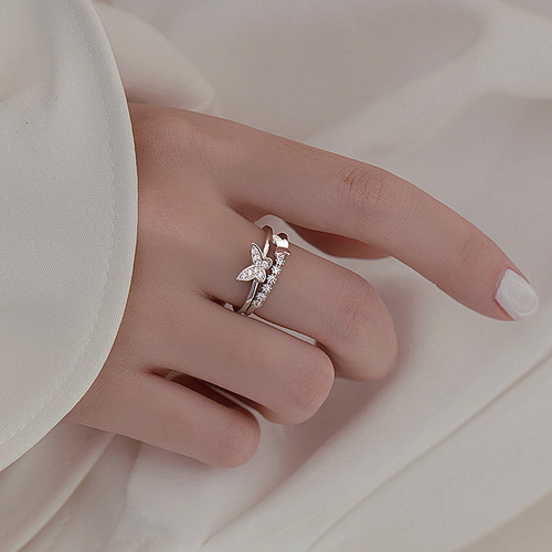 Diamond-studded butterfly open-mouth ring for influencers and fashion enthusiasts, reflecting a stylish, individualistic, minimalist spirit suitable for students. It embodies a cool and aloof vibe, making it a trendy ring for women wearing on the index finger.