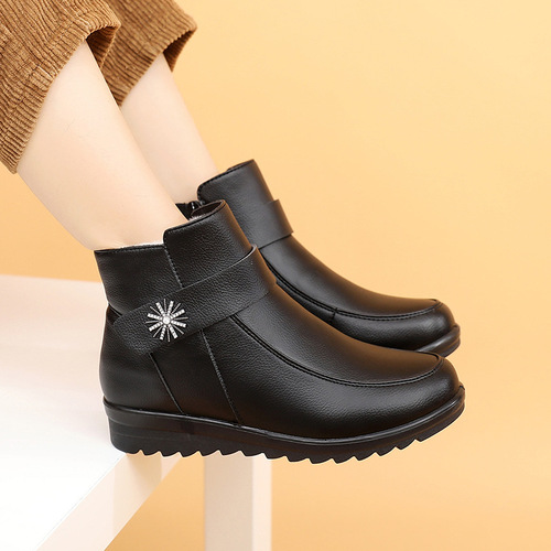 New autumn and winter wool cotton shoes for middle-aged and elderly mothers soft-soled non-slip cowhide women's shoes plus velvet thickening women's short boots