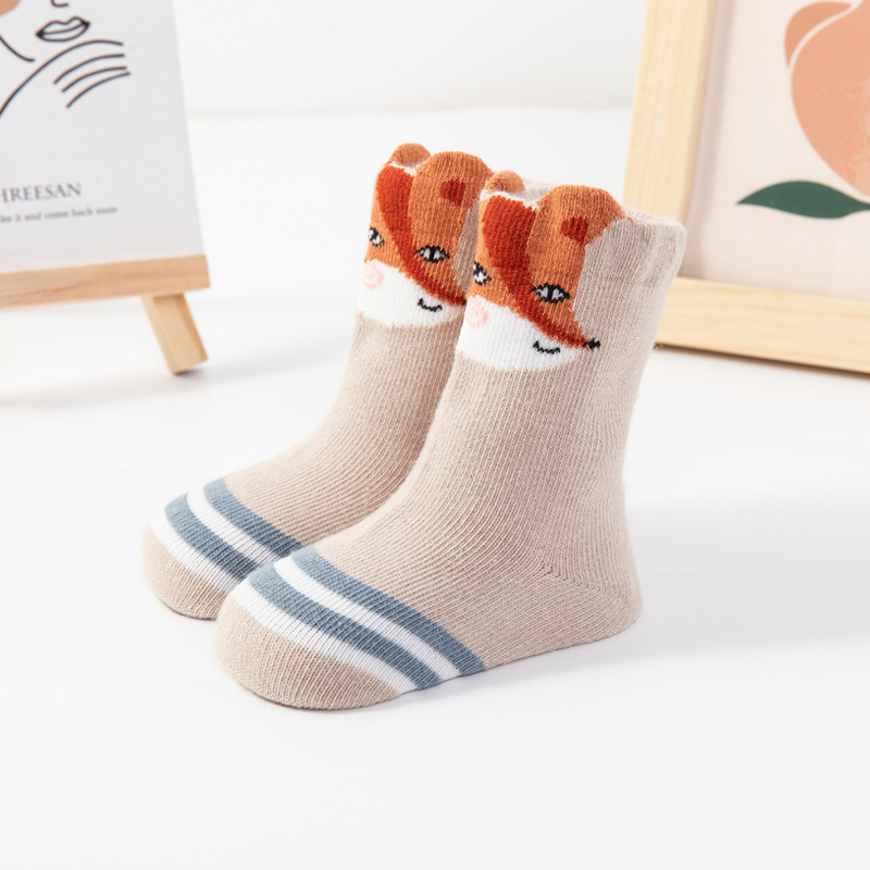 Amazon popular de dibujos animados sueltos dispensadores de calcetines de bebé NIÑOS Calcetines de piso de trampolín calcetines de tiburón tridimensionales