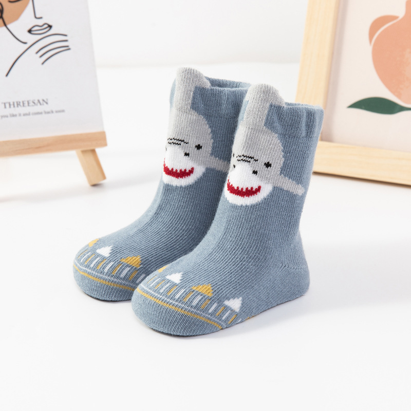 Amazon popular de dibujos animados sueltos dispensadores de calcetines de bebé NIÑOS Calcetines de piso de trampolín calcetines de tiburón tridimensionales