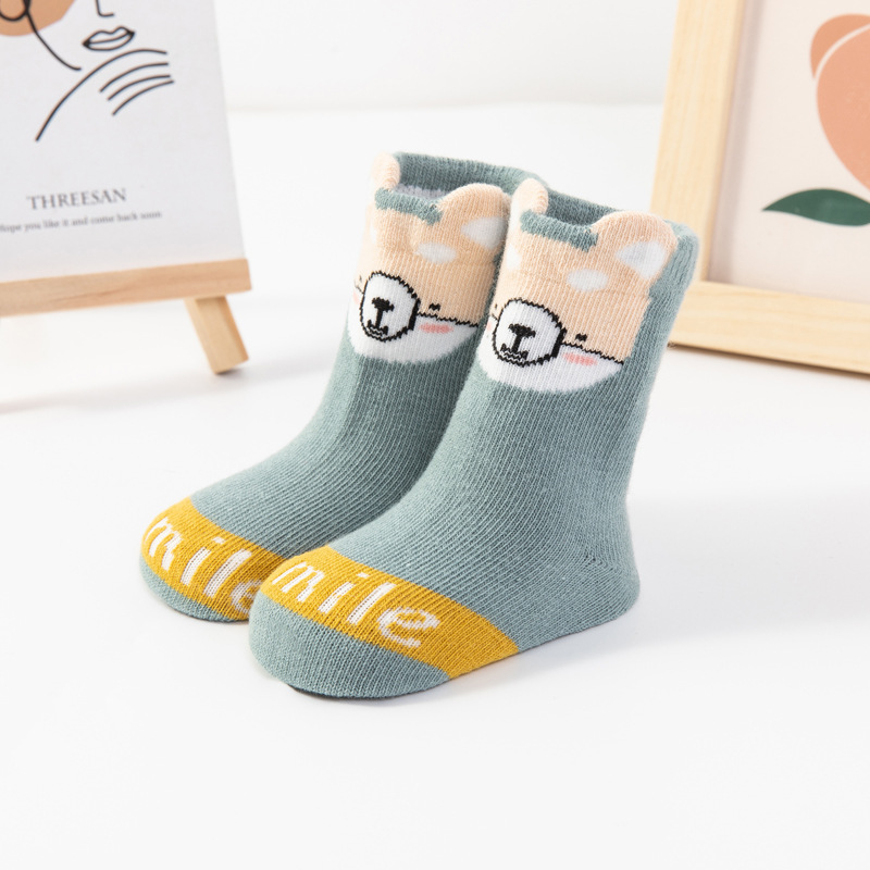 Amazon popular de dibujos animados sueltos dispensadores de calcetines de bebé NIÑOS Calcetines de piso de trampolín calcetines de tiburón tridimensionales