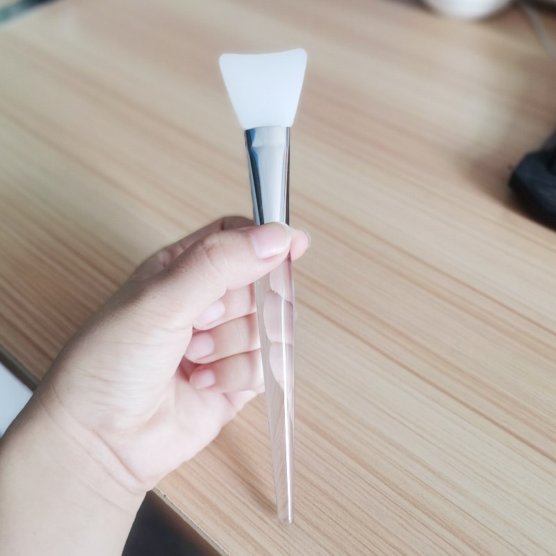 Brocha de silicona para mascarillas de belleza, blanca, con cabezal suave de silicona, mango transparente, herramienta para aplicar mascarillas DIY.