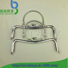 生产女包针孔凹腰手挽口金，手袋较加工手提包五金架口来样定制