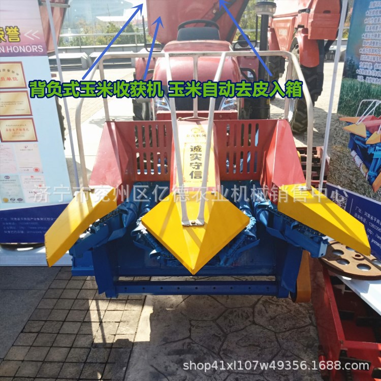 两行玉米收获机价格拖拉机配套玉米收获机秸秆粉碎玉米去皮一体机