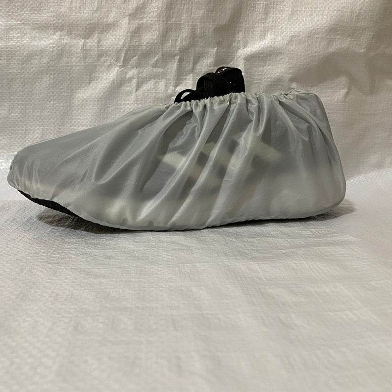 Cubierta de zapato de tela impermeable a prueba de lluvia de seda lluvioso día zapato cubierta antideslizante hogar a prueba de aceite engrosada antideslizante inferior cocina 10 pares envío gratuito