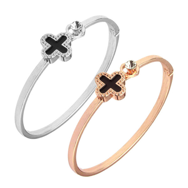 fashionable geometric lucky clover