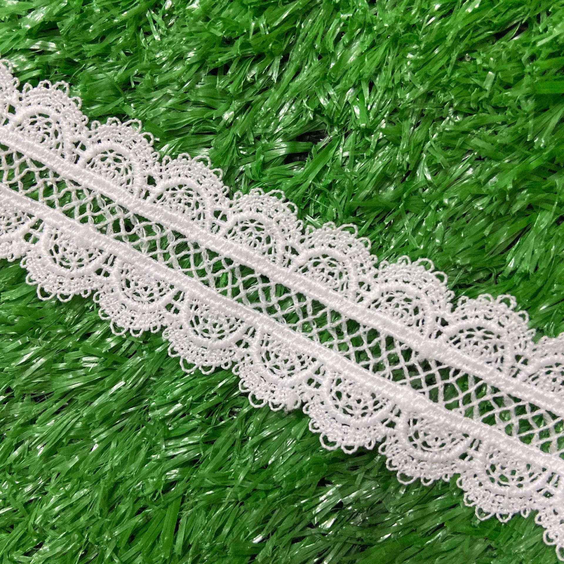 厂家直供 时尚水溶牛奶丝刺绣花边条码 双边设计感绣花辅料