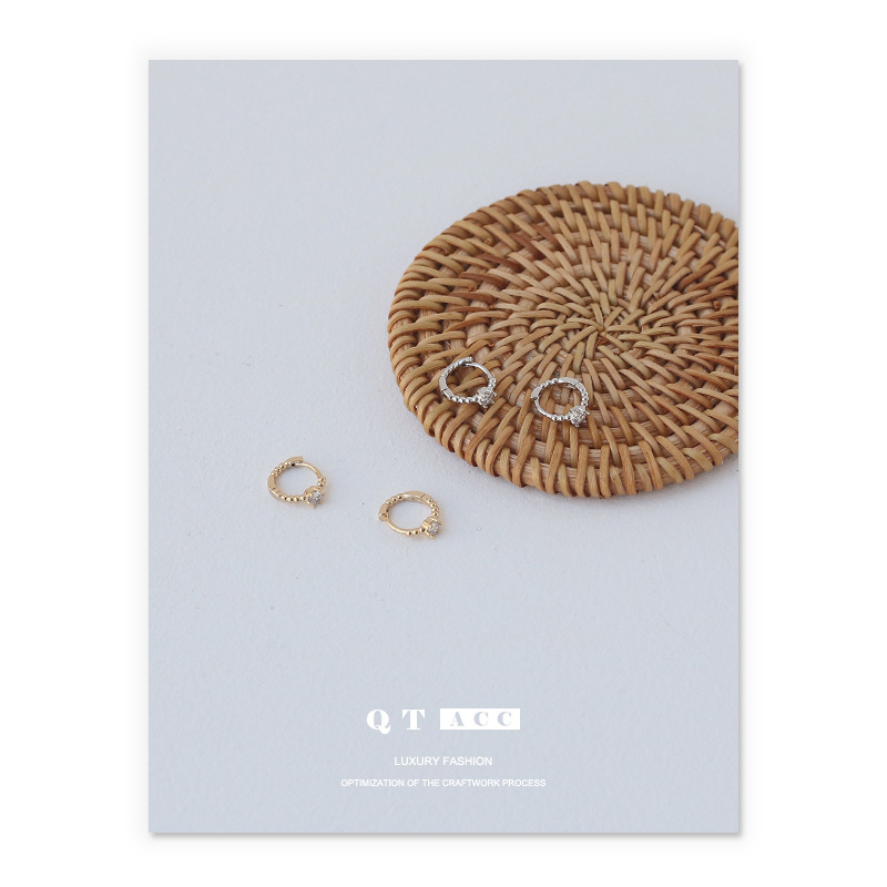 Latón chapado en oro/platino europeo y americano personalidad simple temperamento todo partido ZIRCON diamante incrustado mini pendientes hebilla del oído para las mujeres