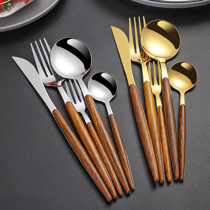 Transfronterizo de acero inoxidable portugués imitación mango de madera vajilla cuchillo, tenedor y cuchara caja de regalo japonés comida occidental de cinco piezas conjunto traje de regalo