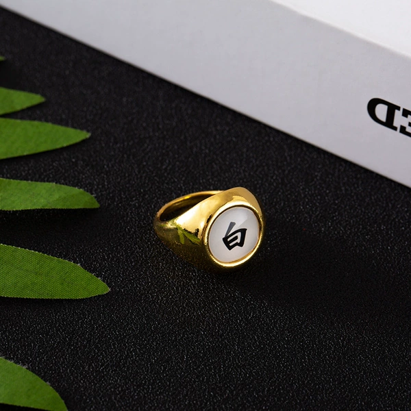 Single ring white gold