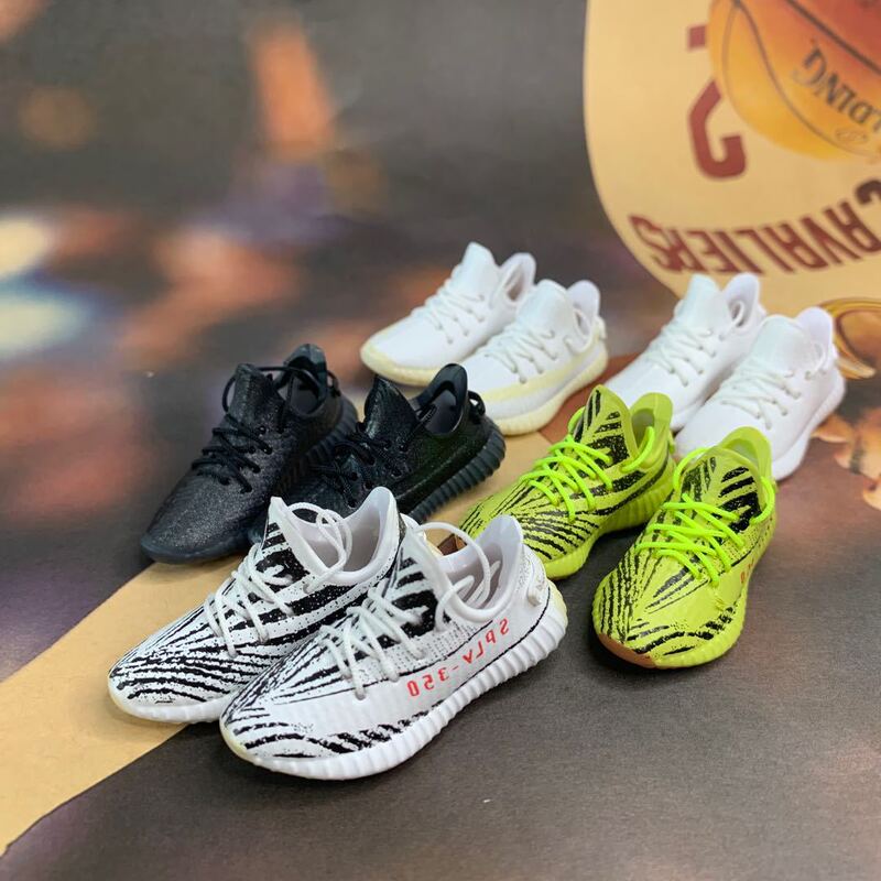 Yeezy 350V2 Pair of Bare Shoe Keychains Co-Branded with Jordan 3D Sneaker Model Yeezy Co-Branded
